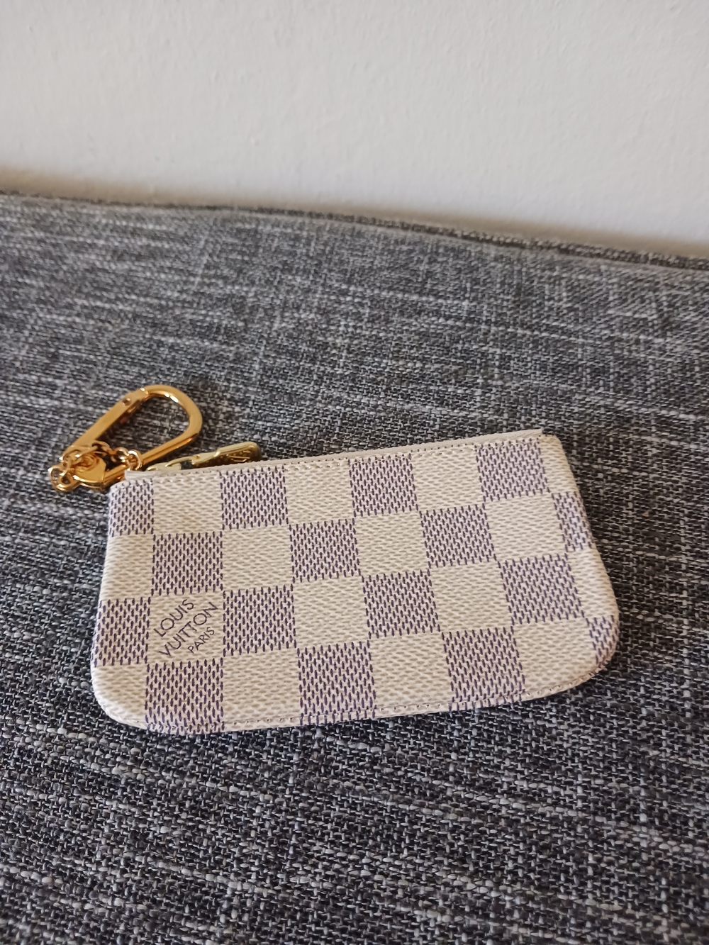Louis Vuitton Damier Azur Key Pouch - White & Light Gray